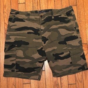 Lucky Brand Green and Black Cargo Shorts